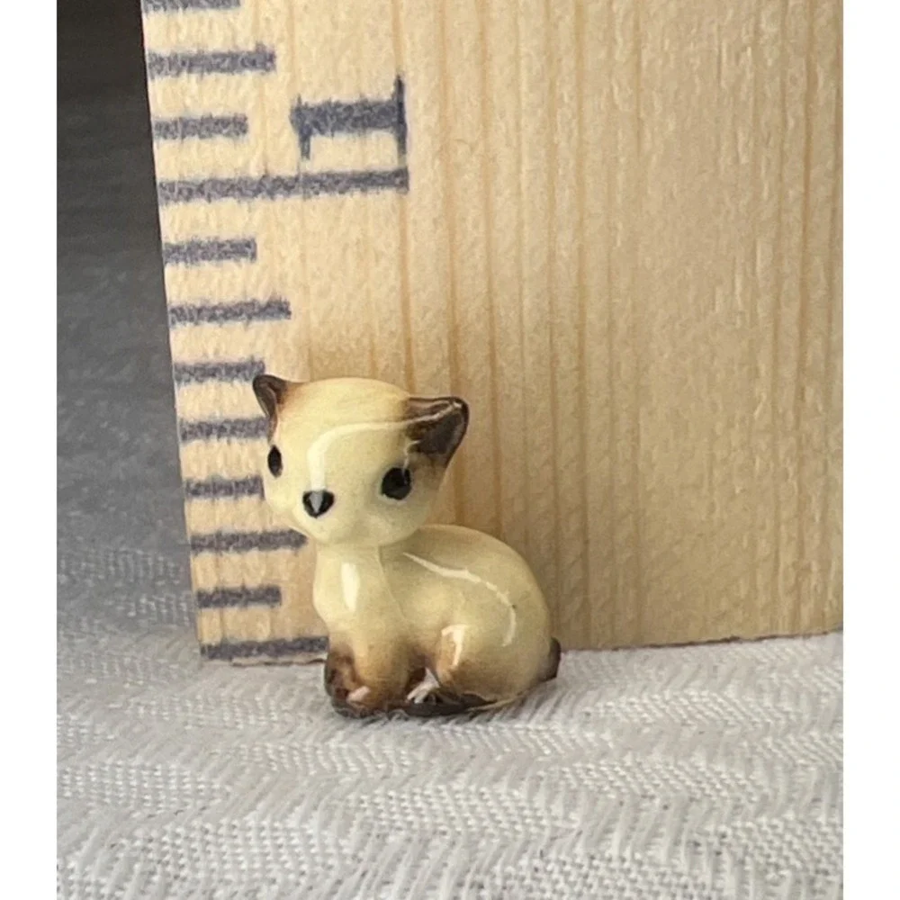 Precious Little Mini Siamese Kitten Hagen Renaker 1/2 In Tall Chipped Tail